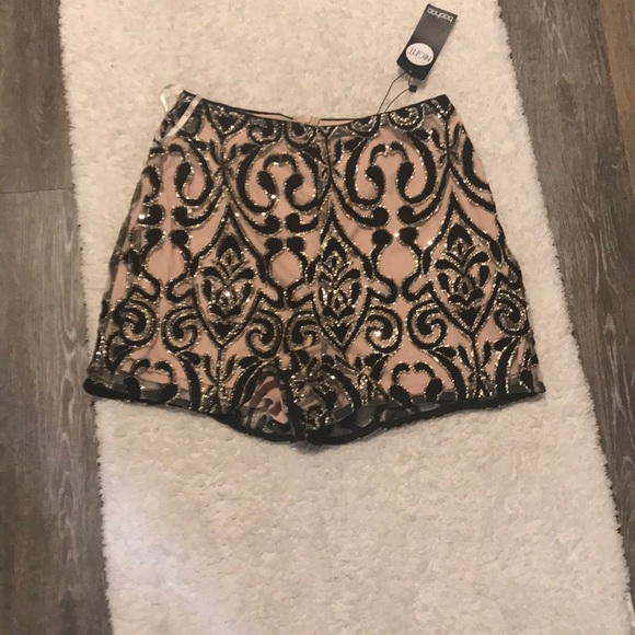 Hi waisted gorgeous  shorts for that special night - Picture 1 of 2